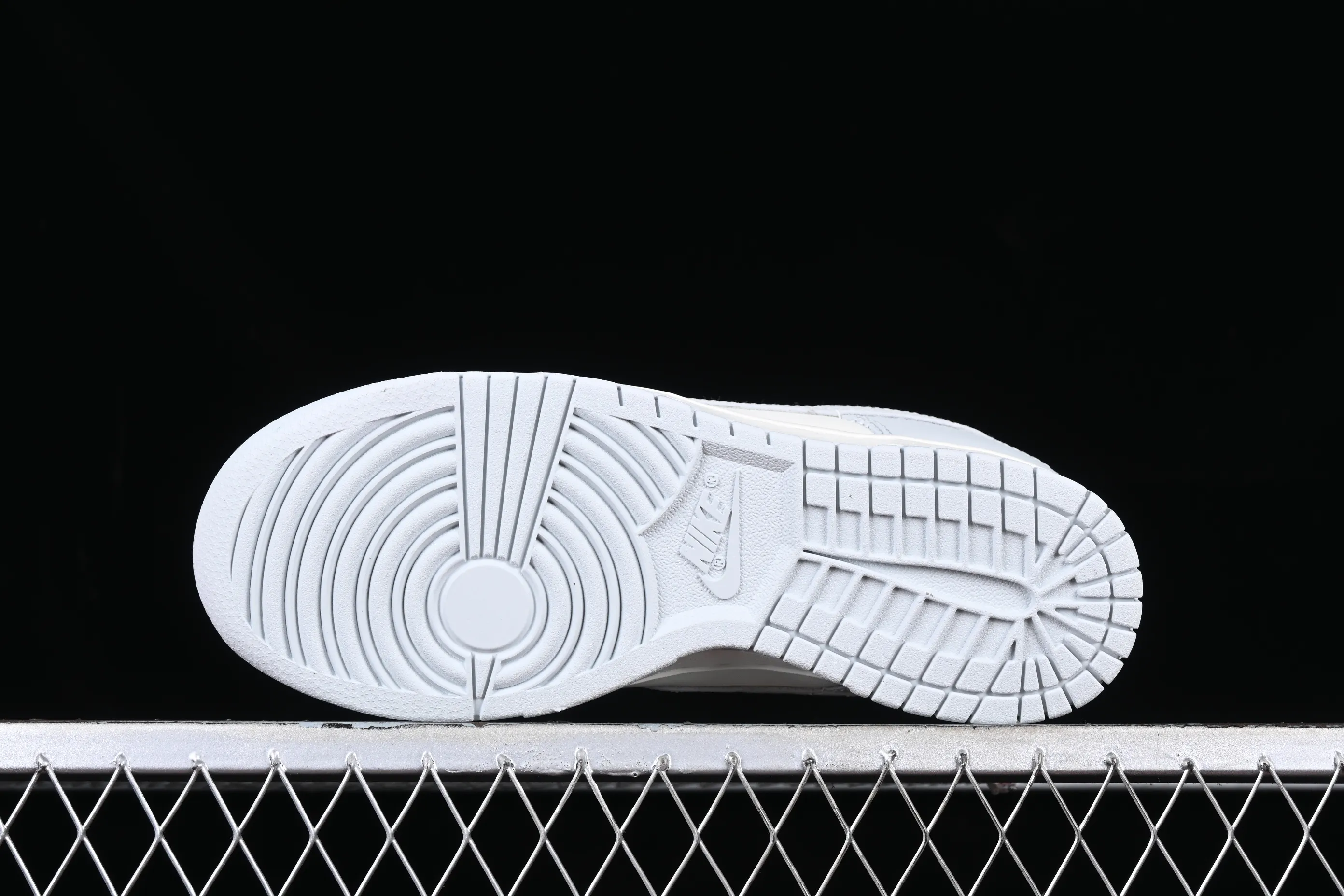 All categories Nk SB Dunk series Nk SB Dunk Low low-top sneakers Y version Nk Dunk Low "Needlework" embossed gray SB low-top sports and leisure sneakers FJ4553-133